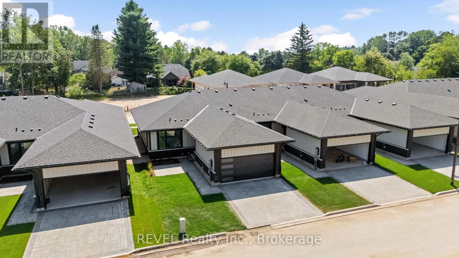 8 ACCURSI CRESCENT