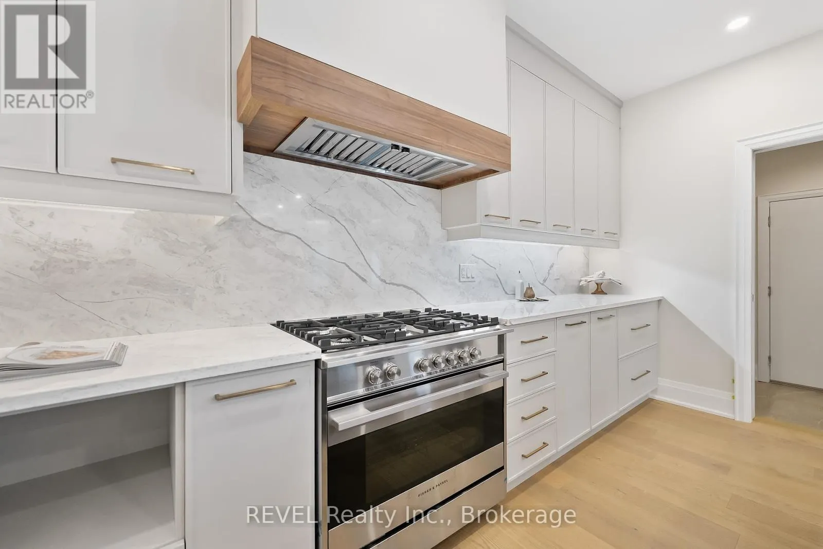 8 ACCURSI CRESCENT