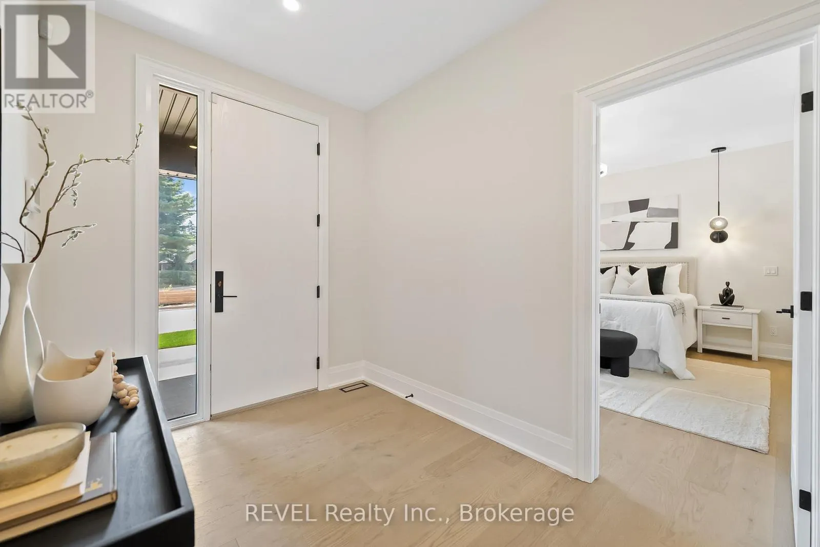 8 ACCURSI CRESCENT
