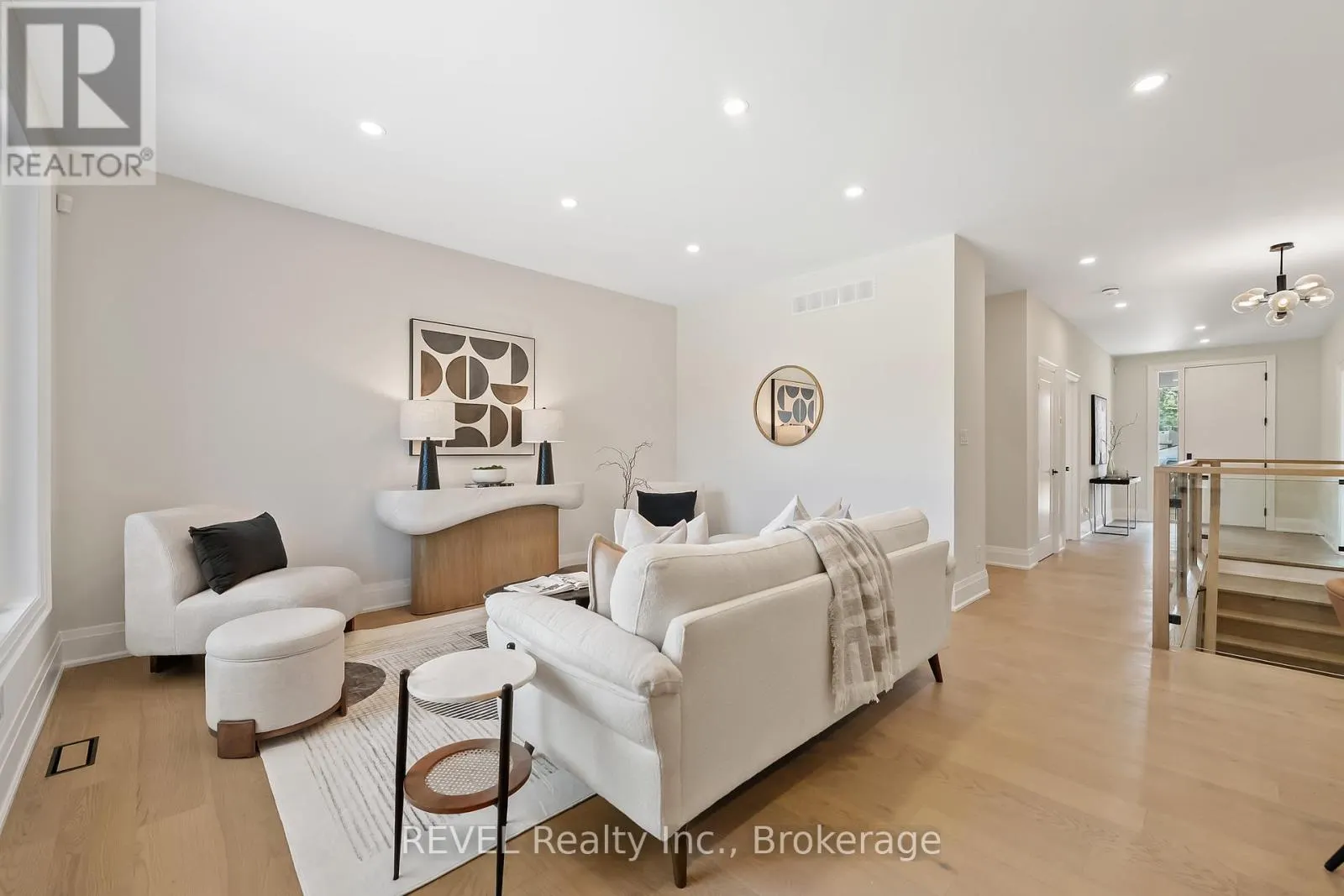 8 ACCURSI CRESCENT