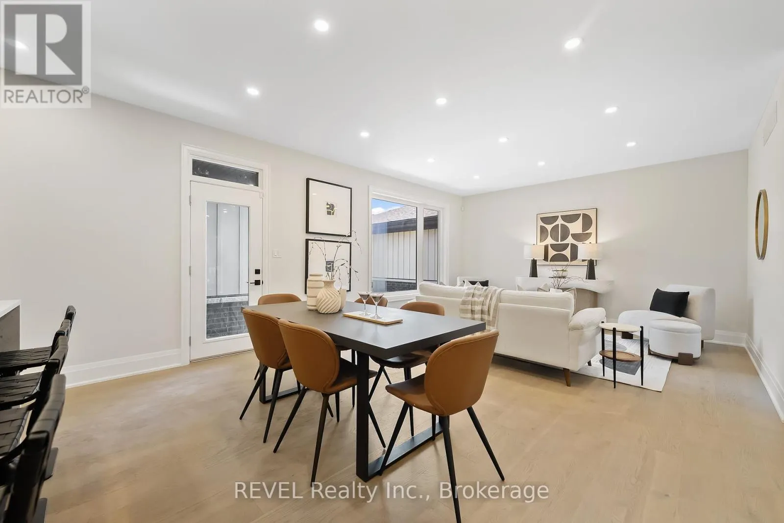 8 ACCURSI CRESCENT
