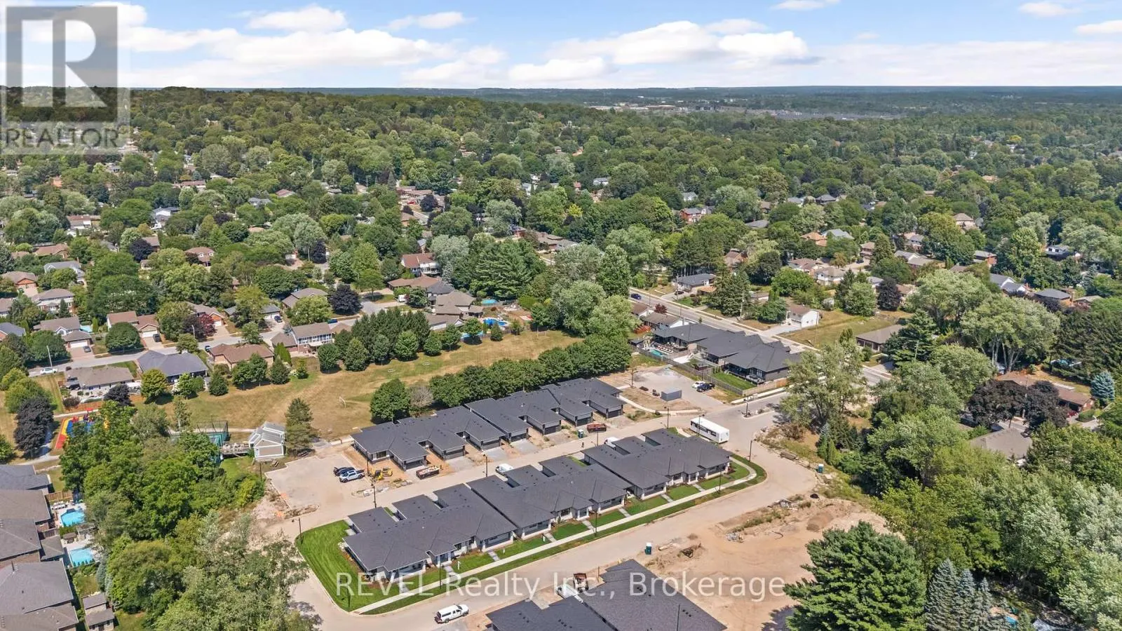 8 ACCURSI CRESCENT