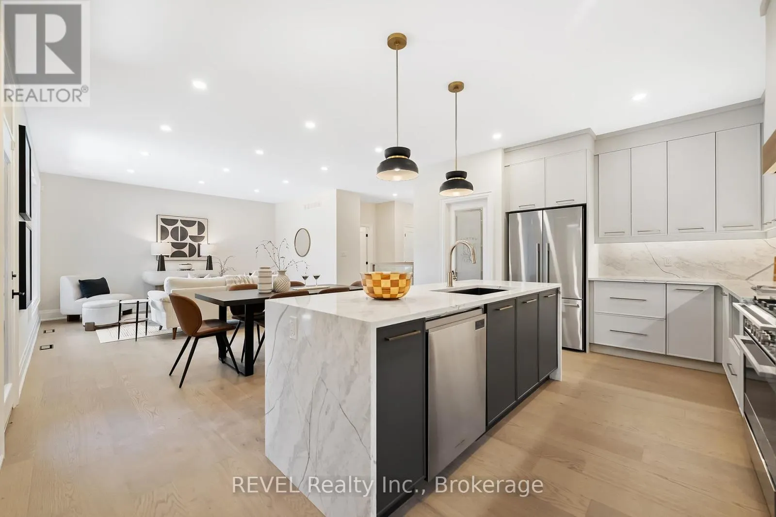8 ACCURSI CRESCENT