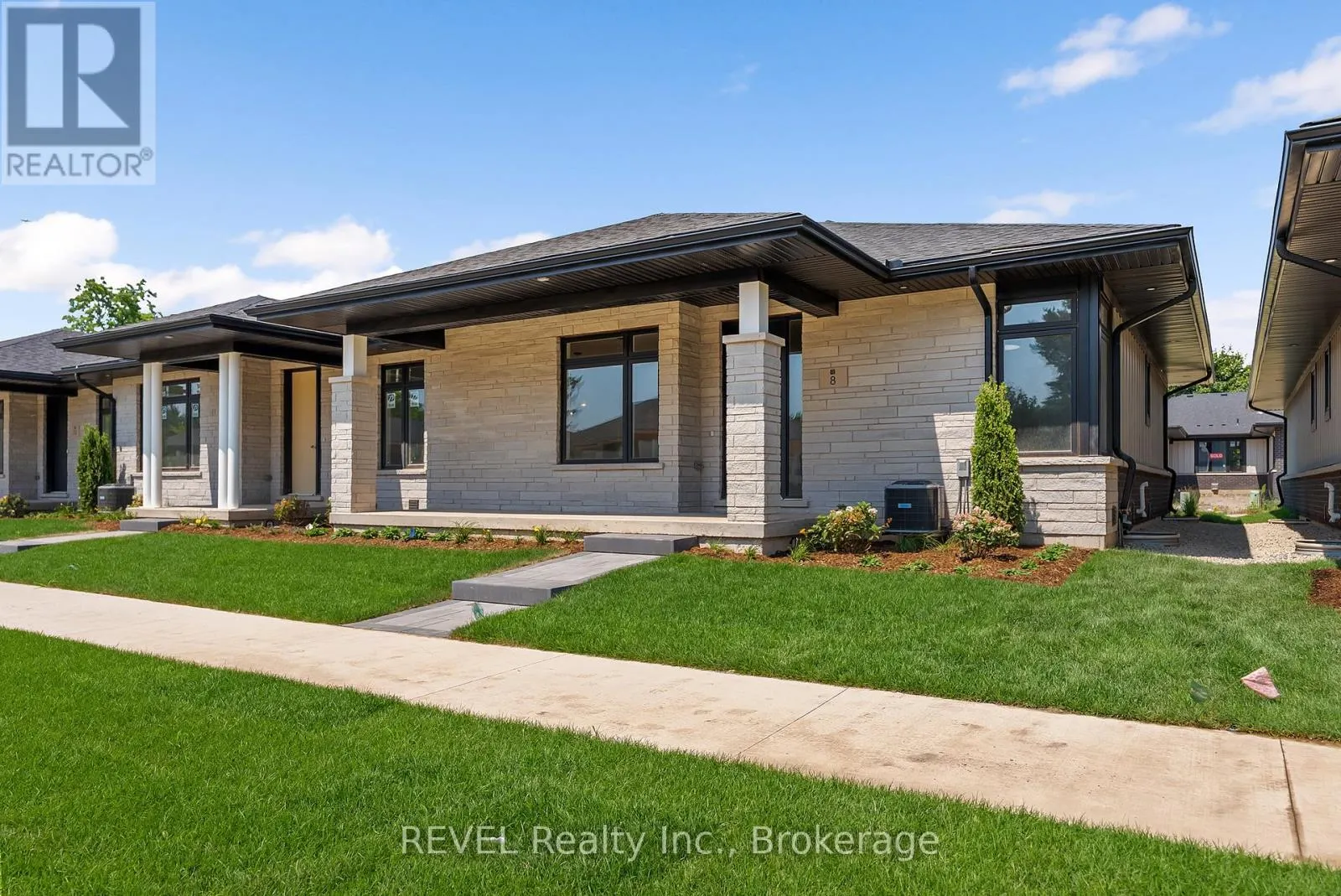 8 ACCURSI CRESCENT