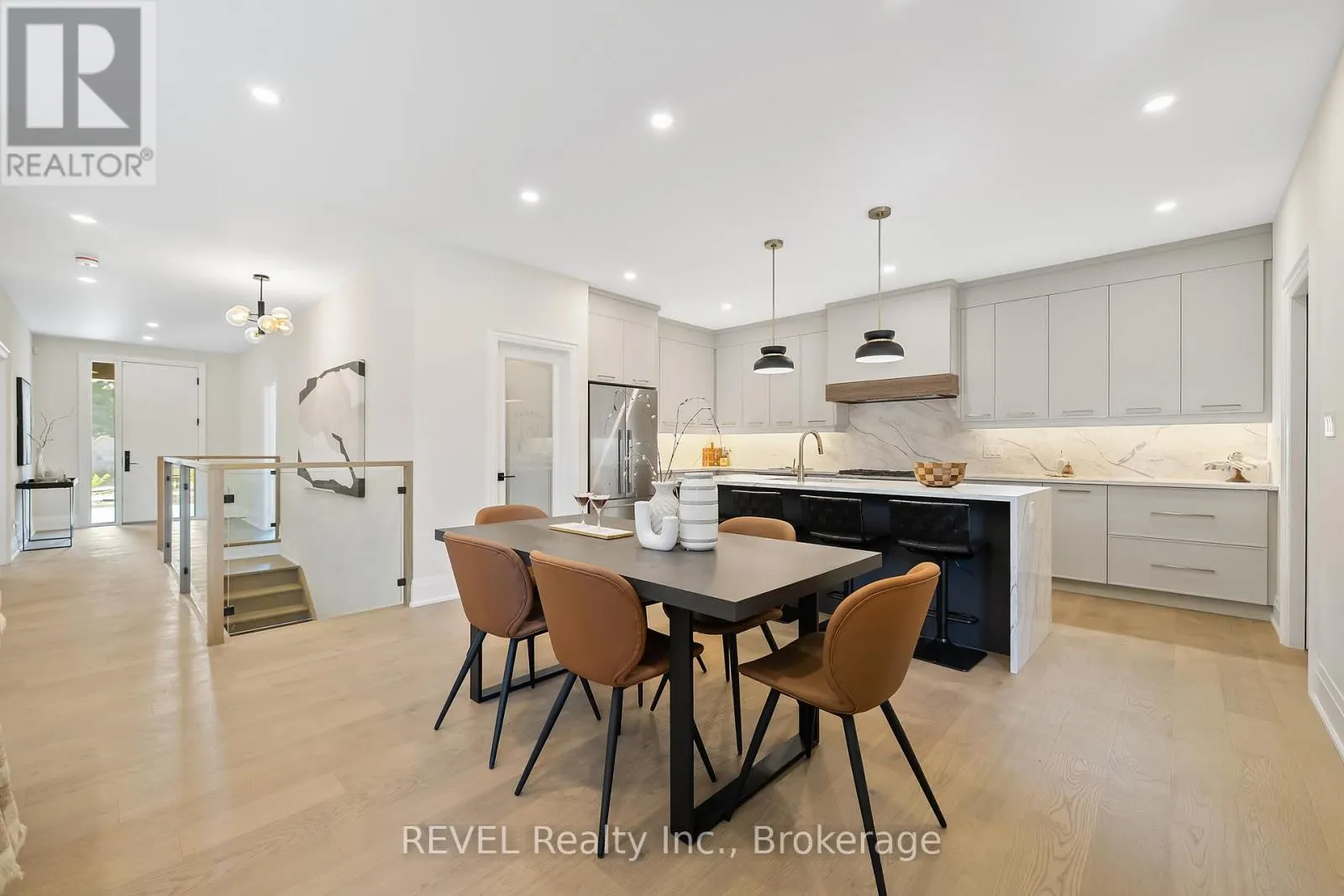 8 ACCURSI CRESCENT