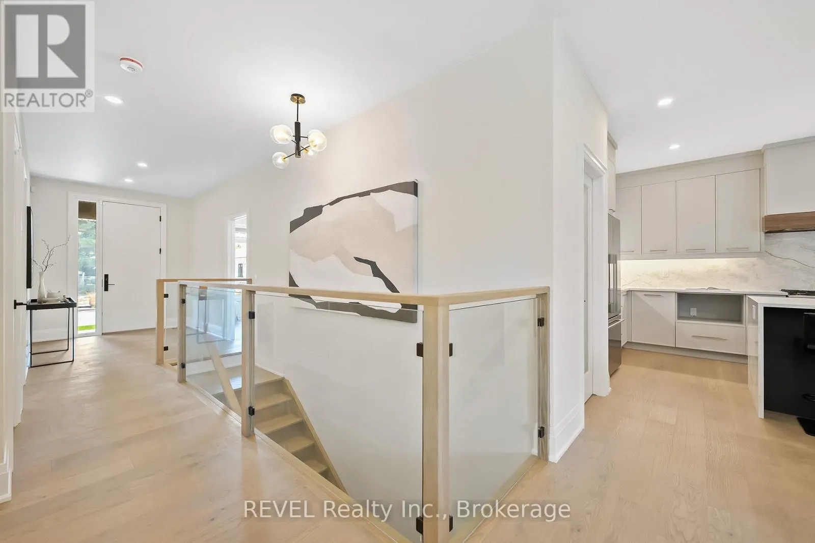 8 ACCURSI CRESCENT