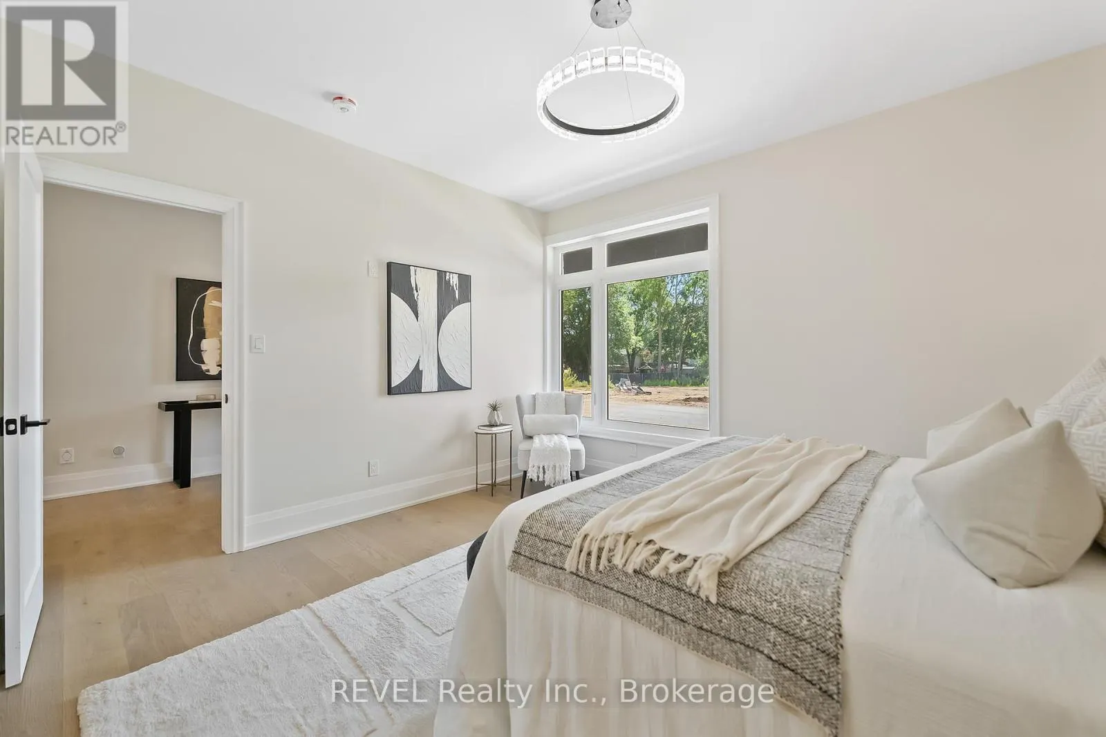 8 ACCURSI CRESCENT