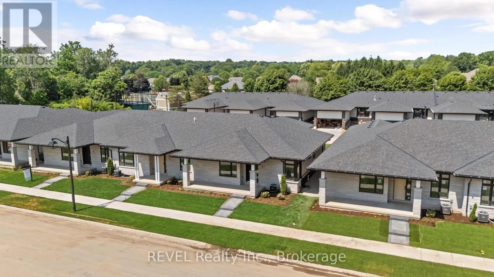 8 ACCURSI CRESCENT