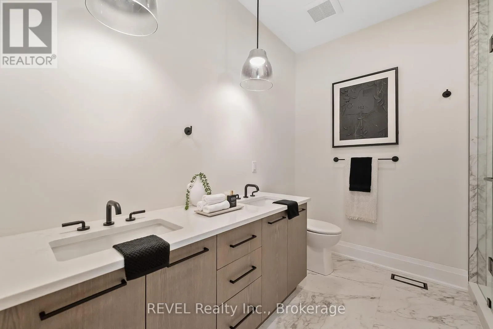 8 ACCURSI CRESCENT