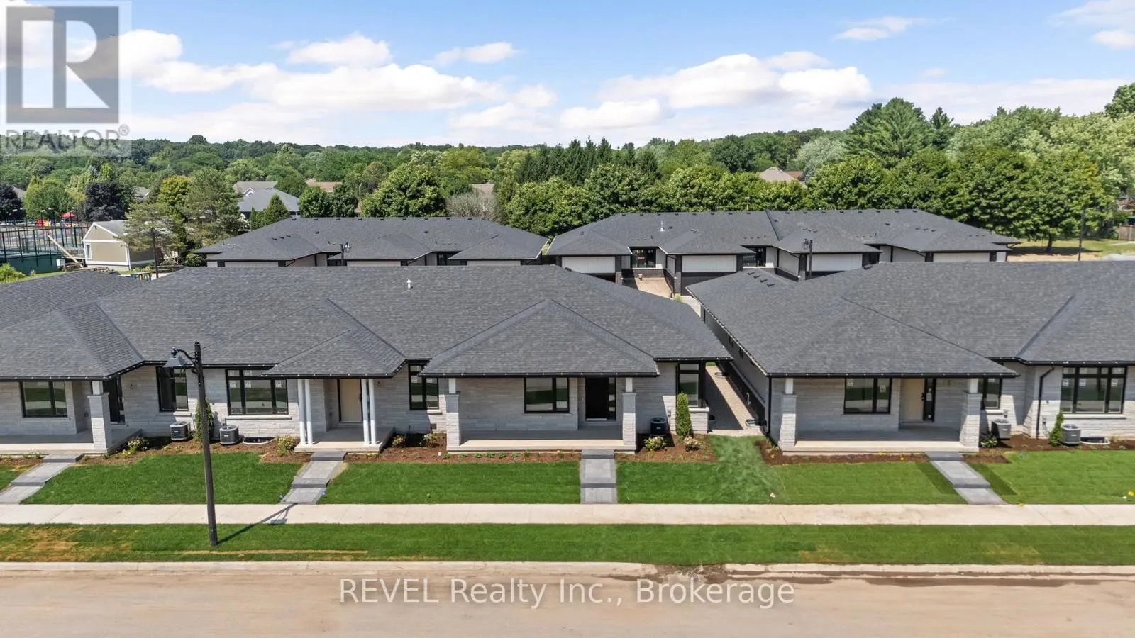 8 ACCURSI CRESCENT