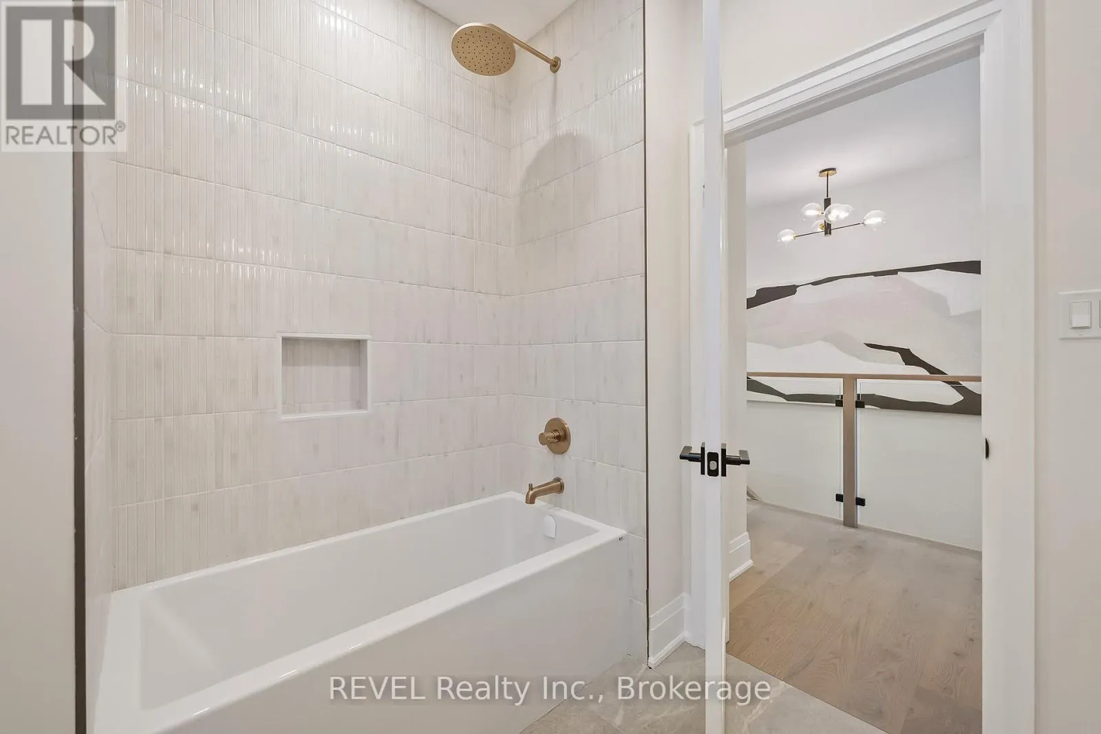 8 ACCURSI CRESCENT
