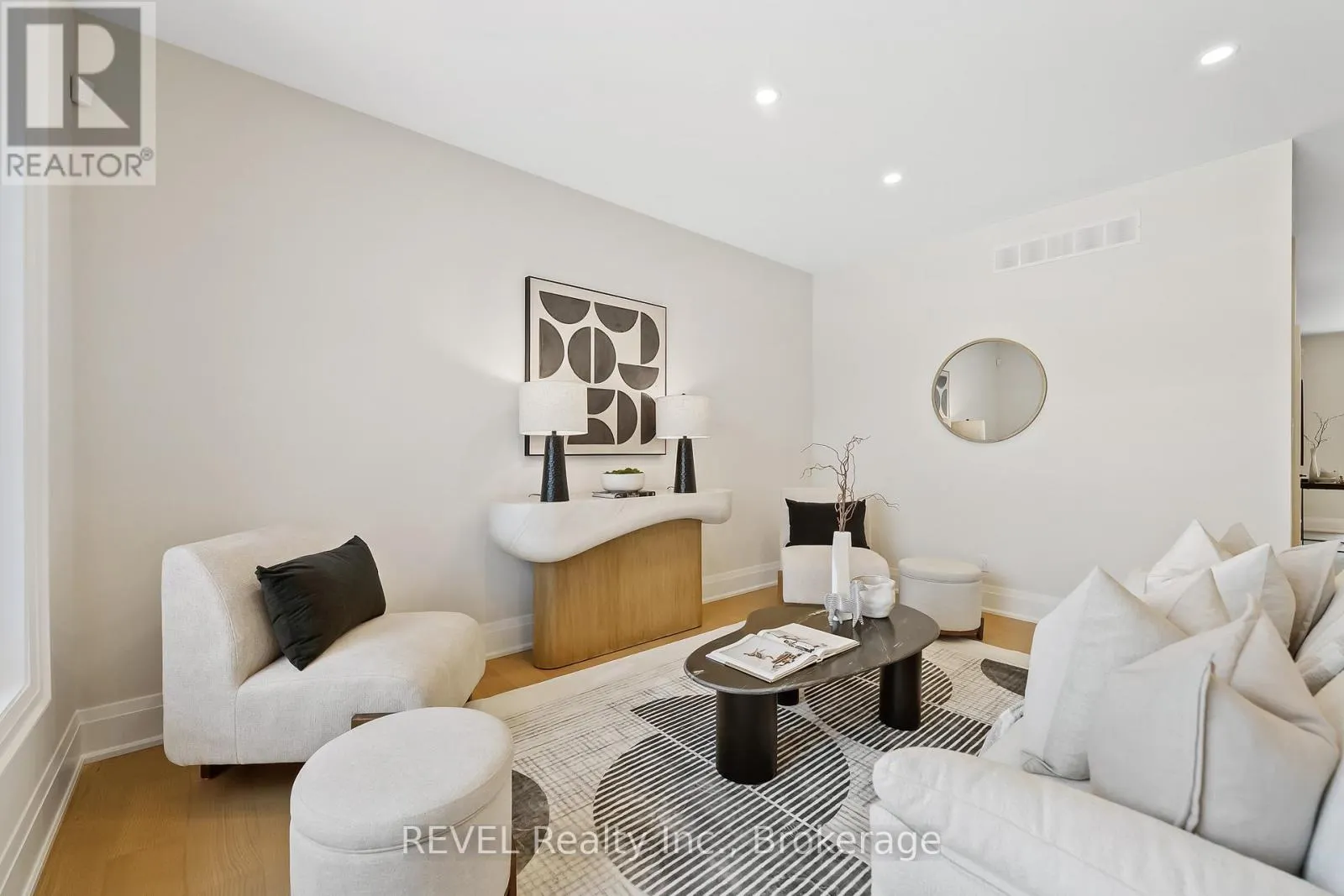 8 ACCURSI CRESCENT