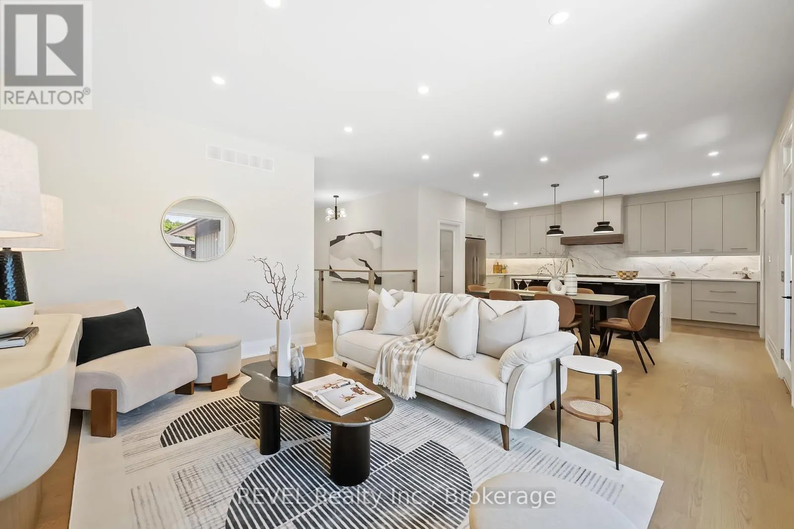 8 ACCURSI CRESCENT