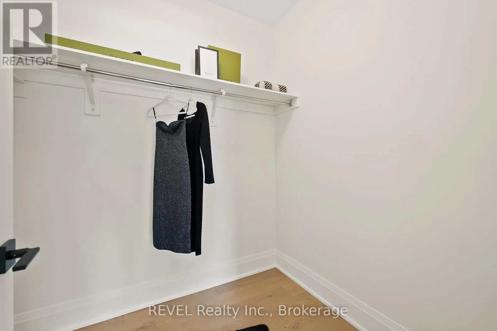 8 ACCURSI CRESCENT