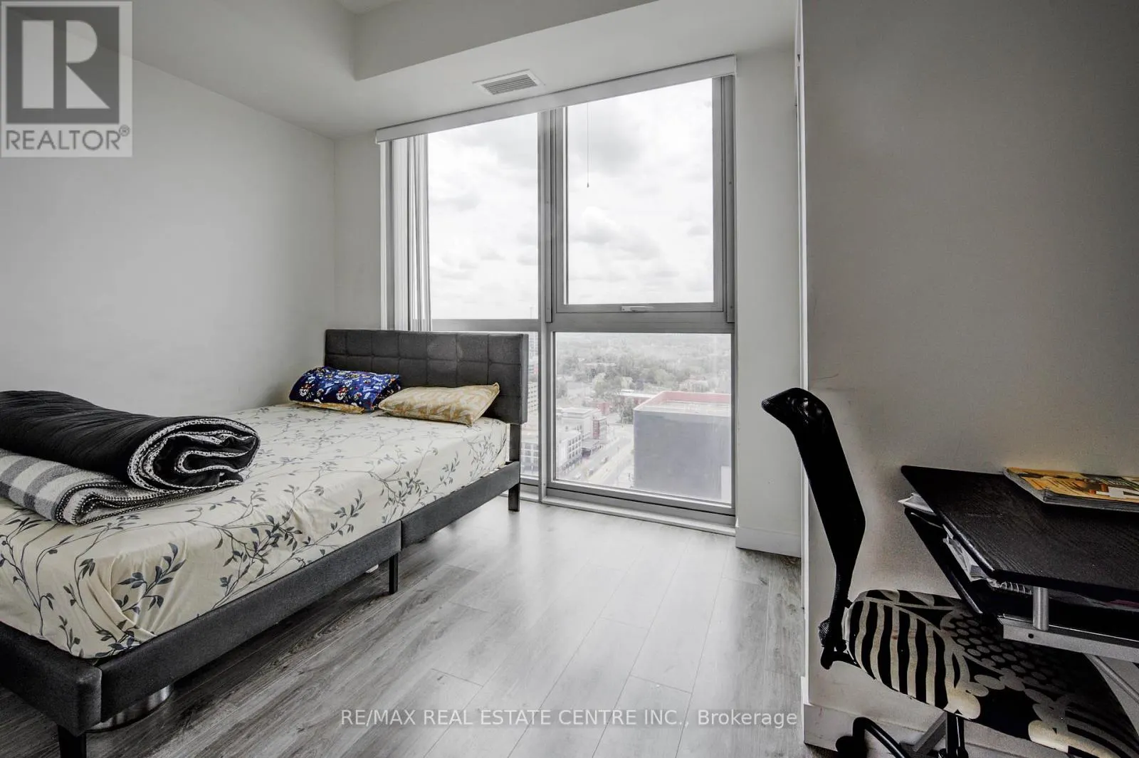 1809 - 60 FREDERICK STREET