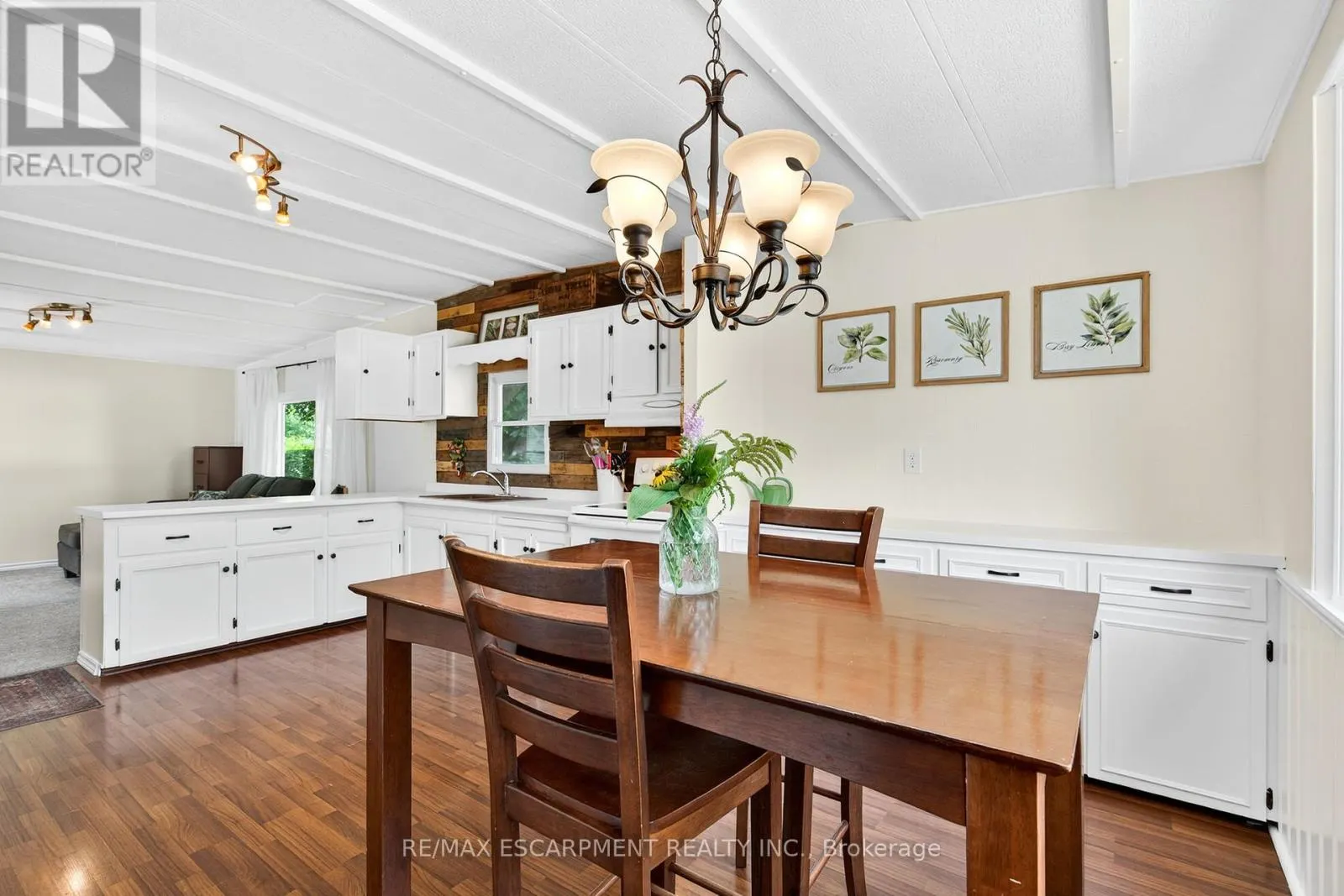 139 MAPLE CRES - 1294 CONCESSION 8 ROAD W