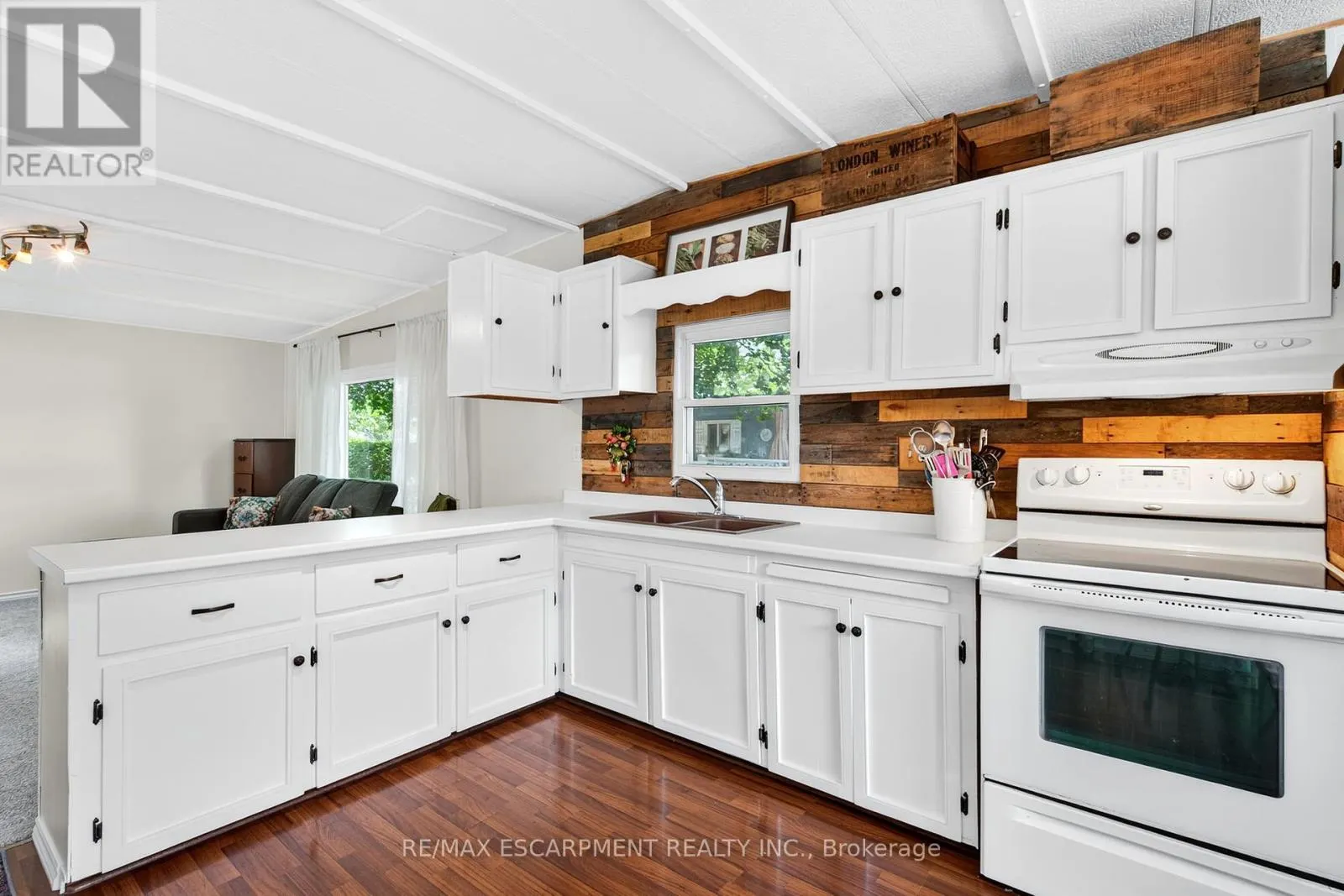 139 MAPLE CRES - 1294 CONCESSION 8 ROAD W