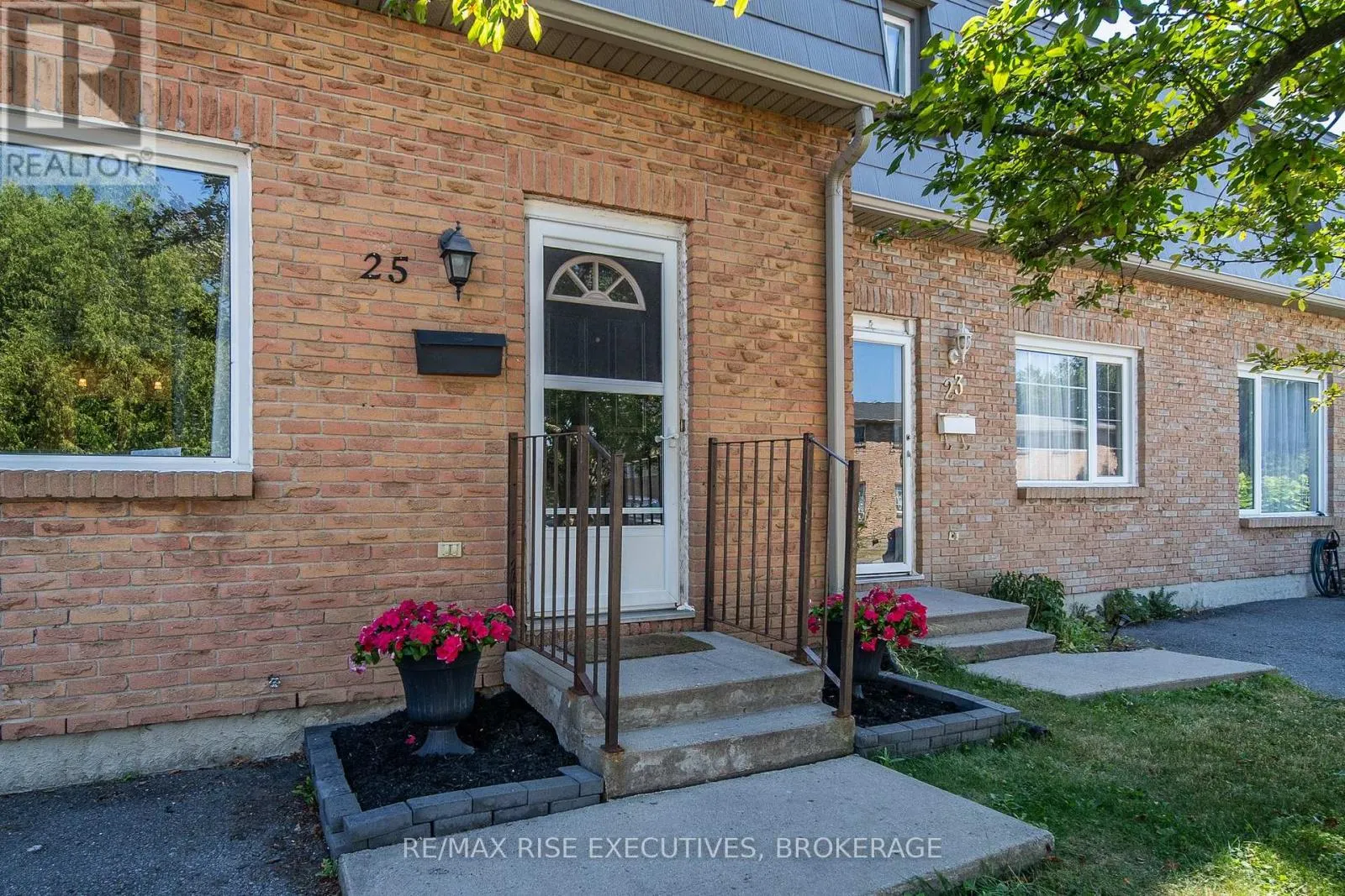 25 ROSEMUND PLACE