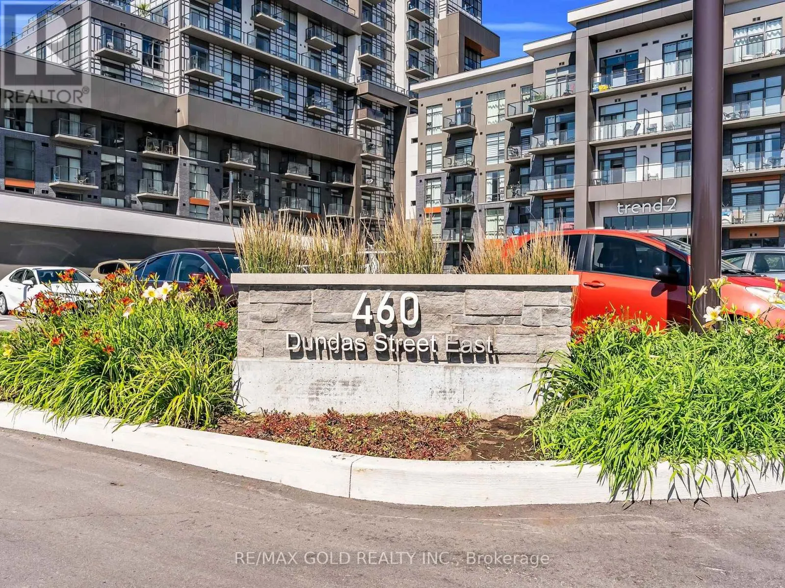 402 - 460 DUNDAS STREET E