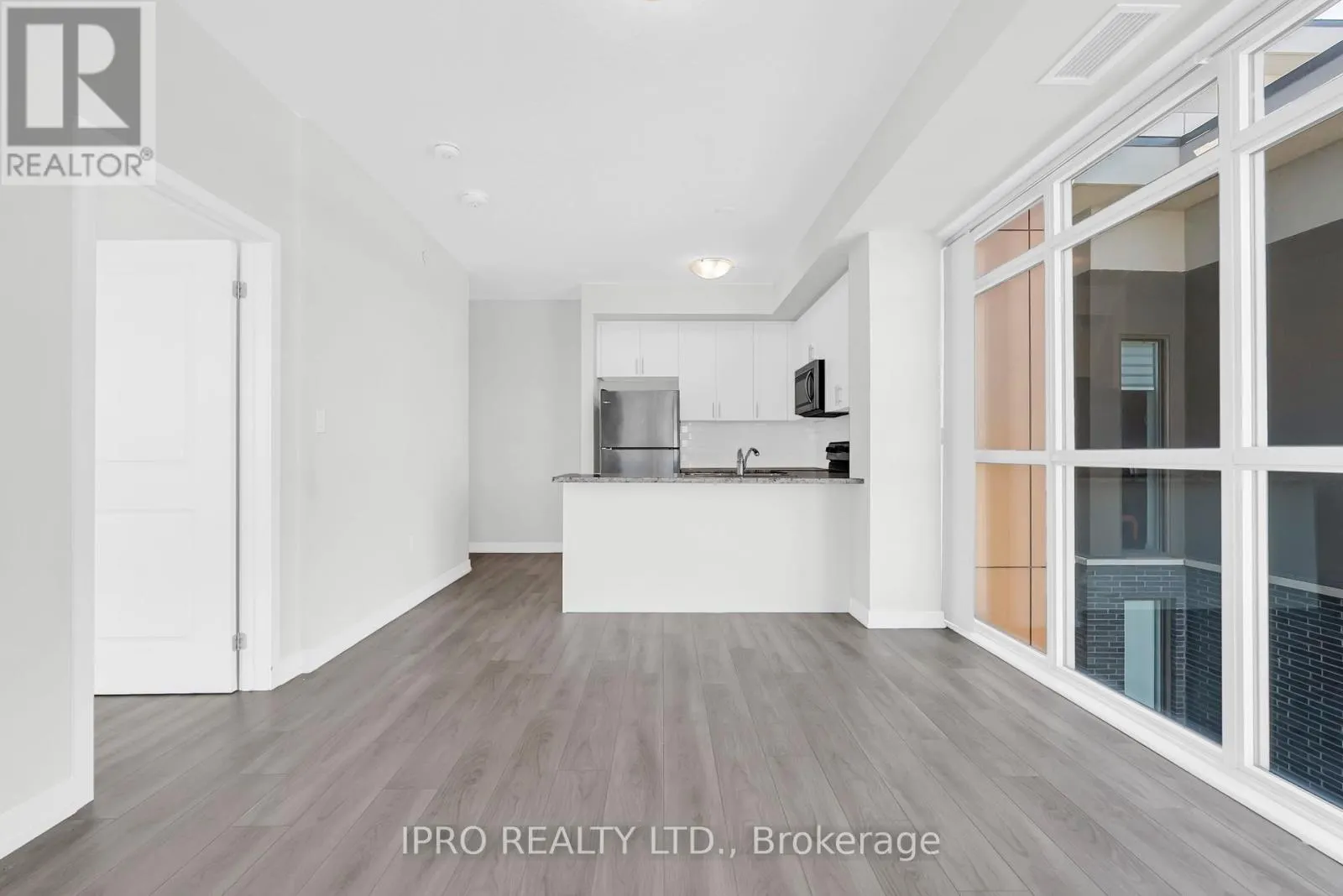 402 - 460 DUNDAS STREET E