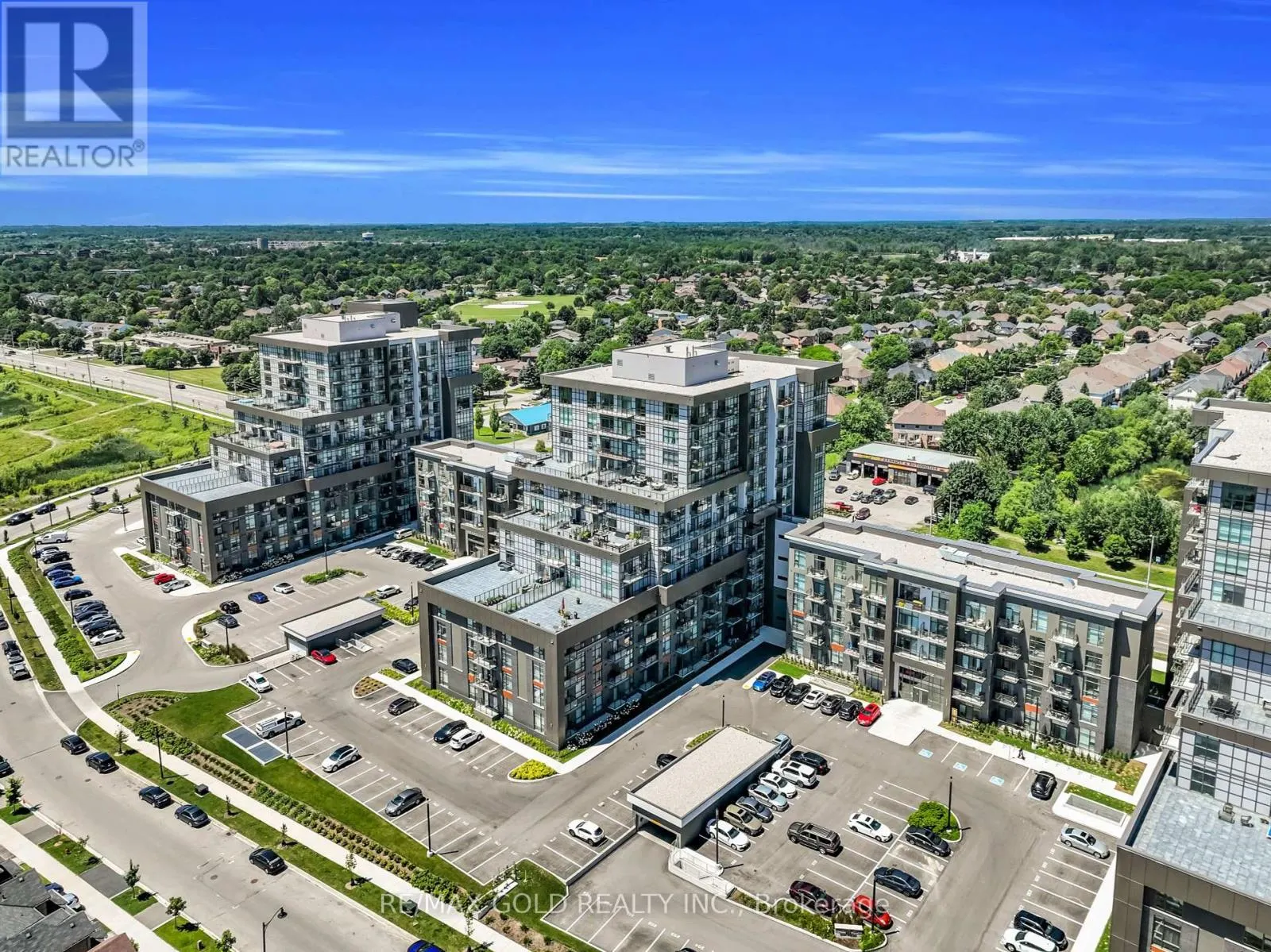 402 - 460 DUNDAS STREET E