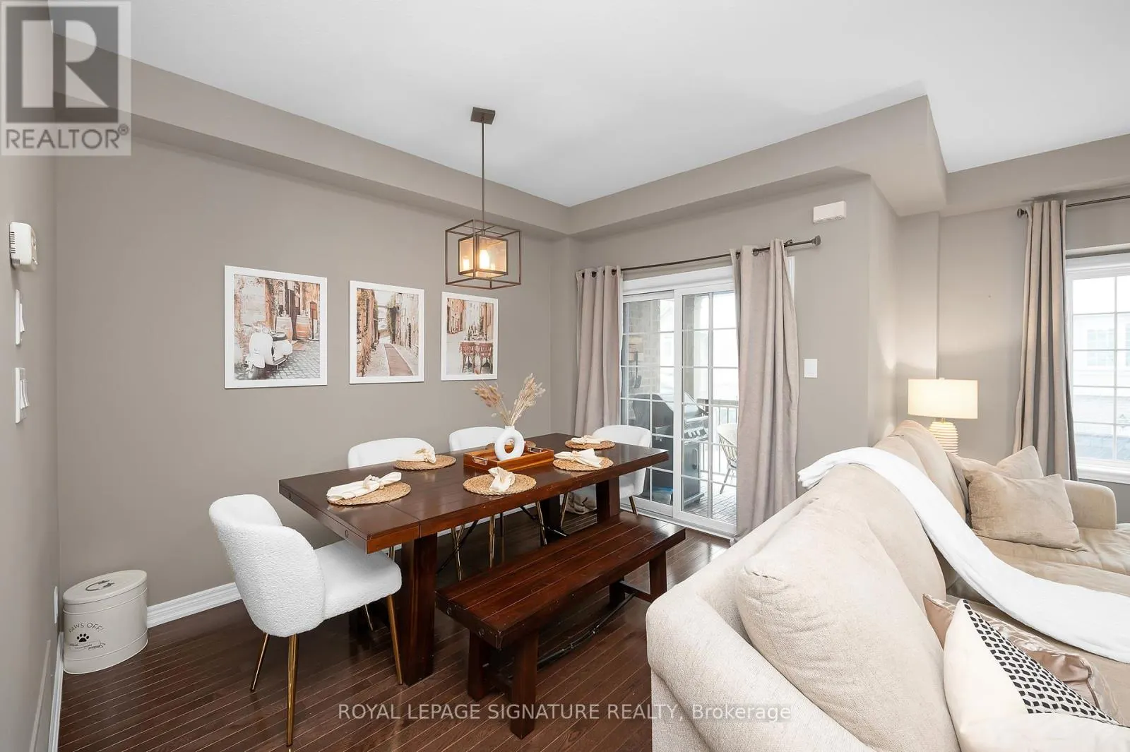 29 - 215 DUNDAS STREET E