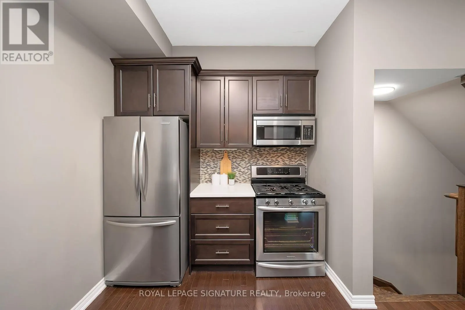 29 - 215 DUNDAS STREET E