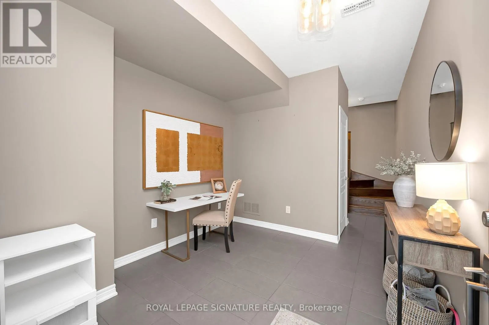 29 - 215 DUNDAS STREET E