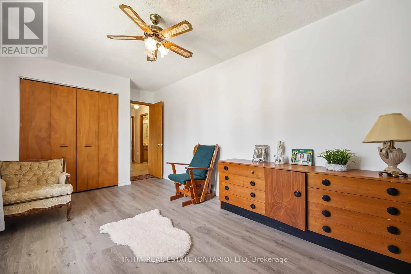 106 HASTINGS CRESCENT E
