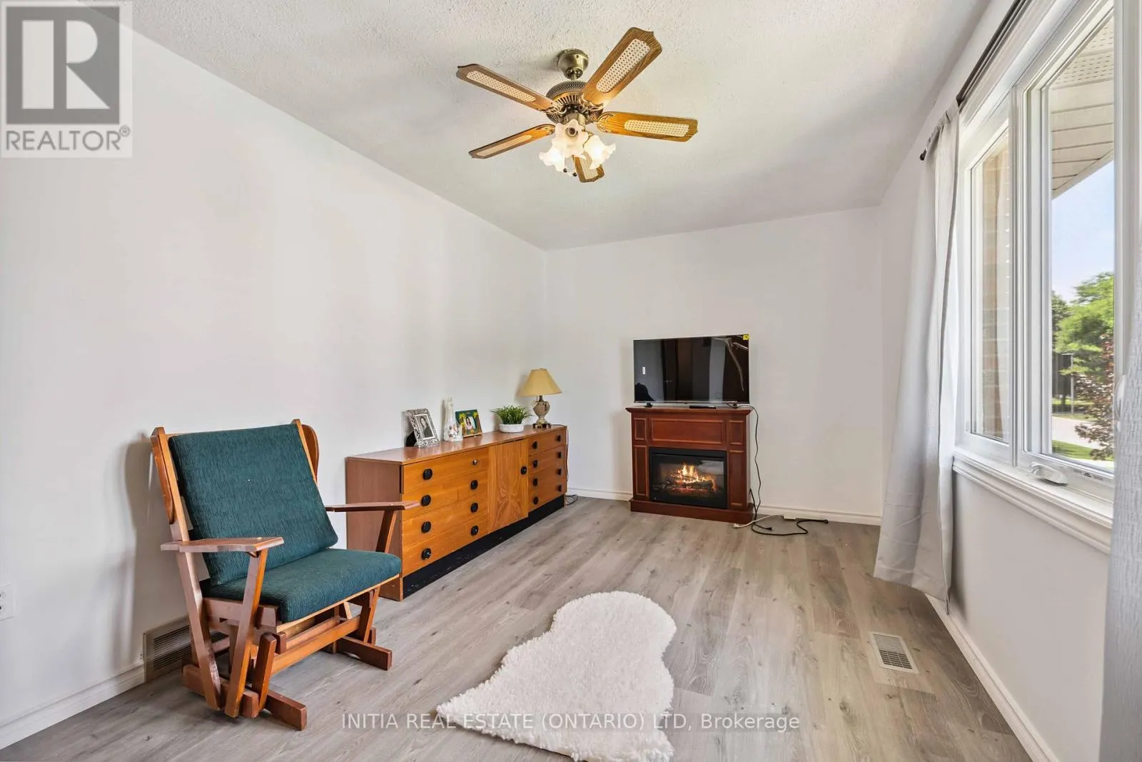 106 HASTINGS CRESCENT E