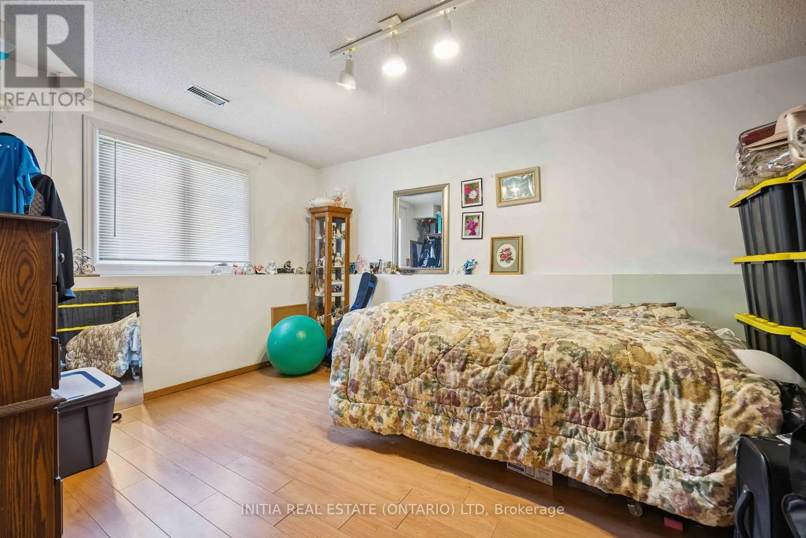 106 HASTINGS CRESCENT E