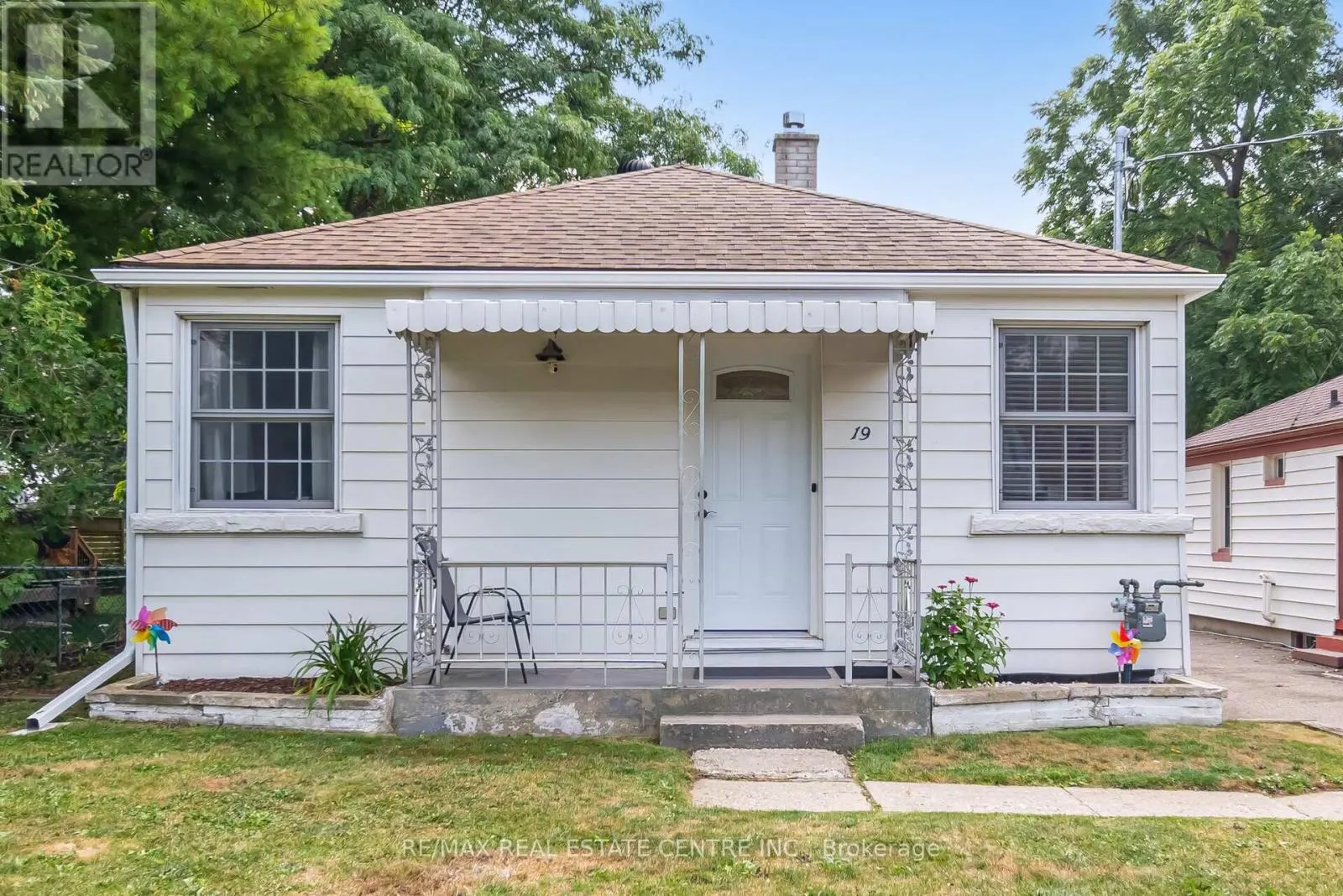 19 SENECA DRIVE