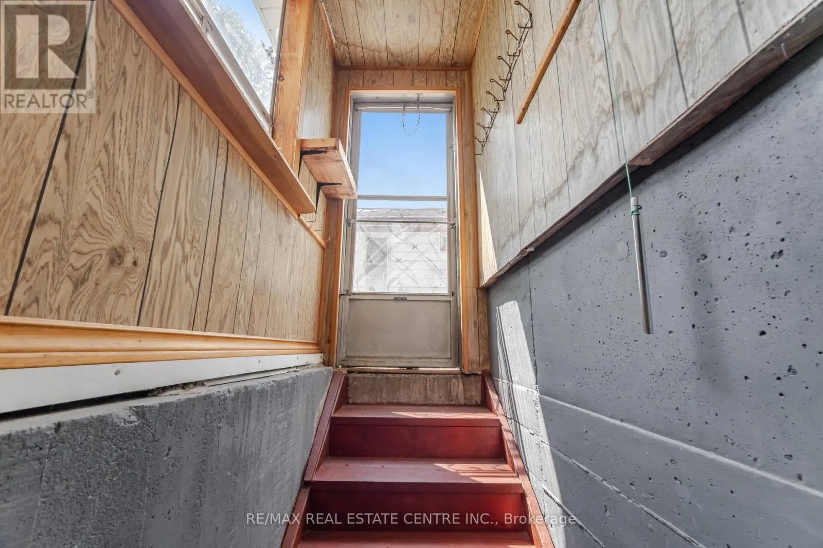 19 SENECA DRIVE