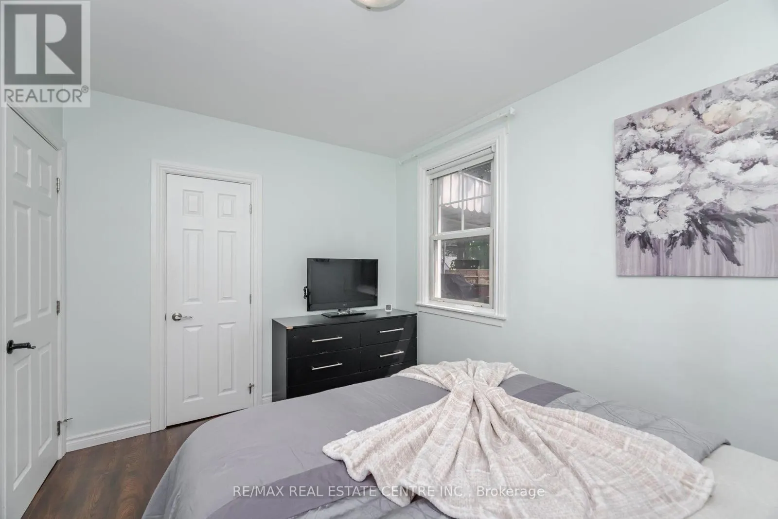 19 SENECA DRIVE