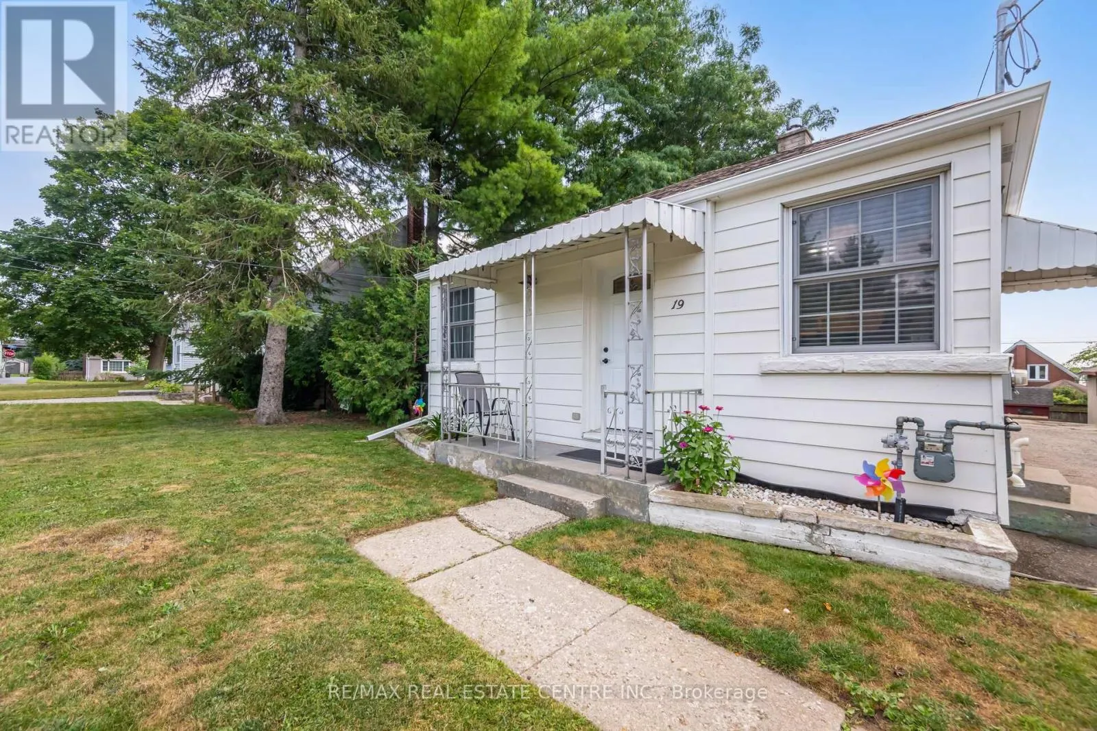 19 SENECA DRIVE