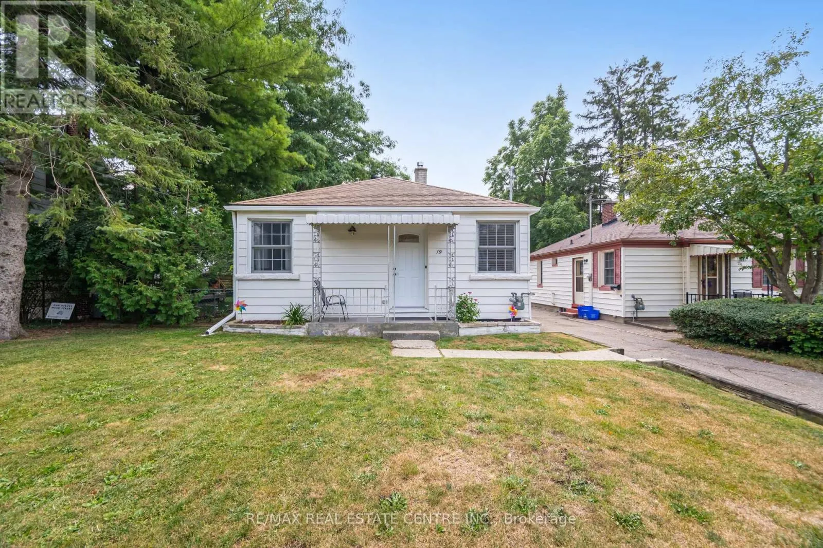 19 SENECA DRIVE