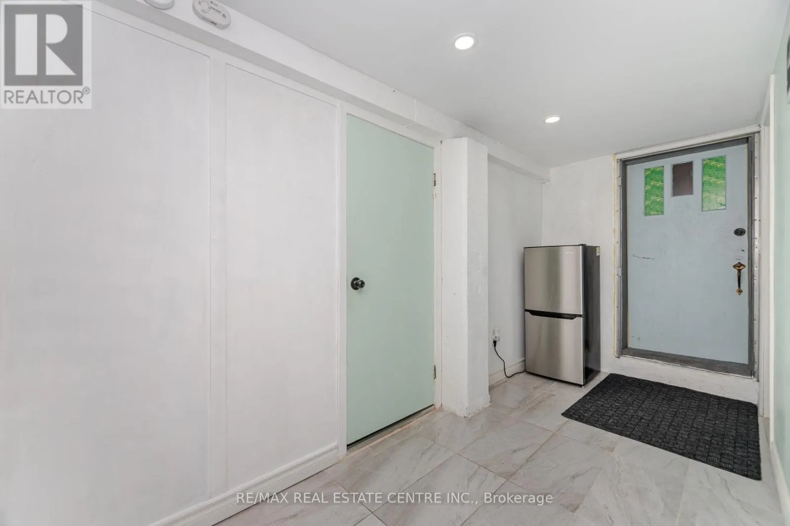 19 SENECA DRIVE
