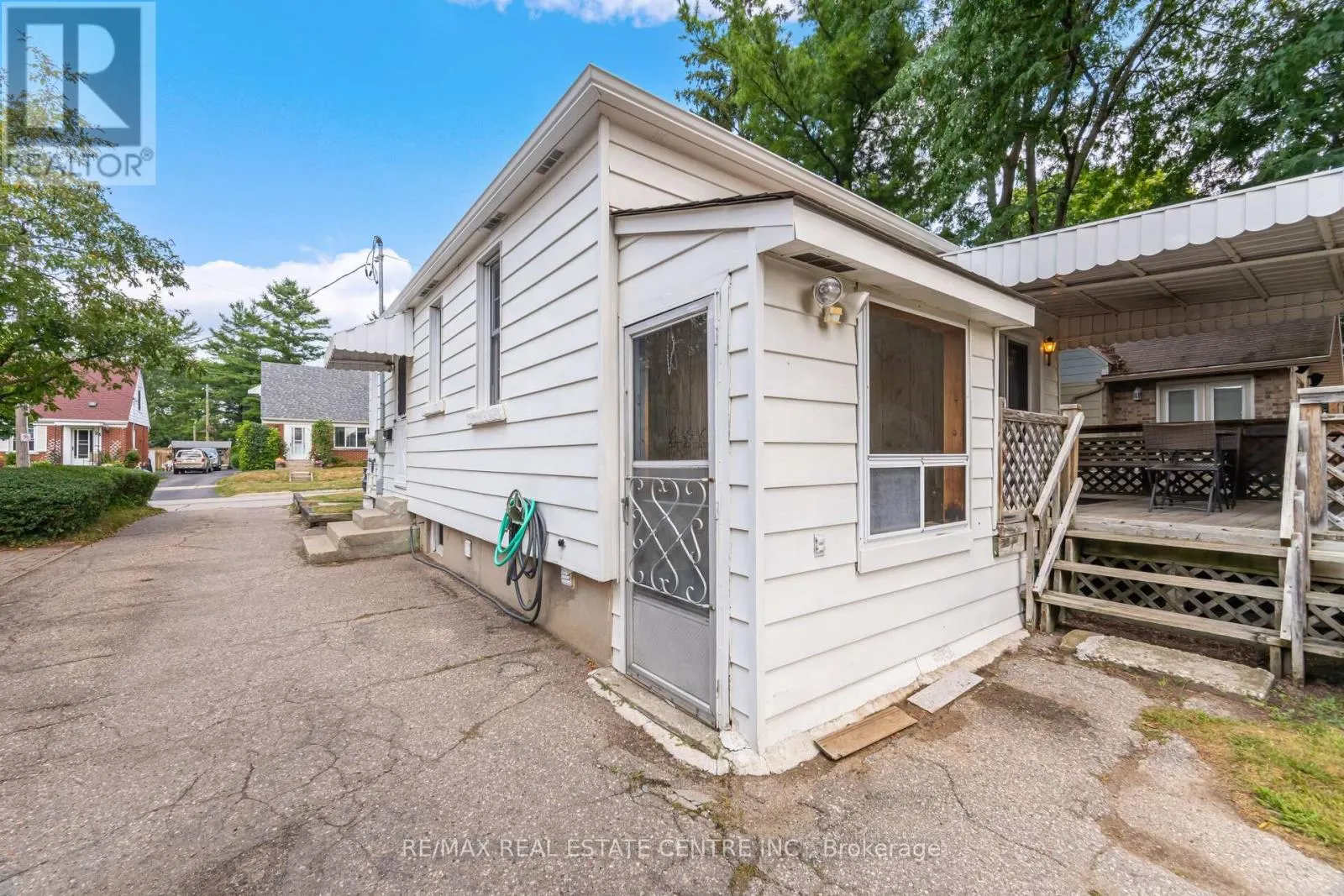 19 SENECA DRIVE