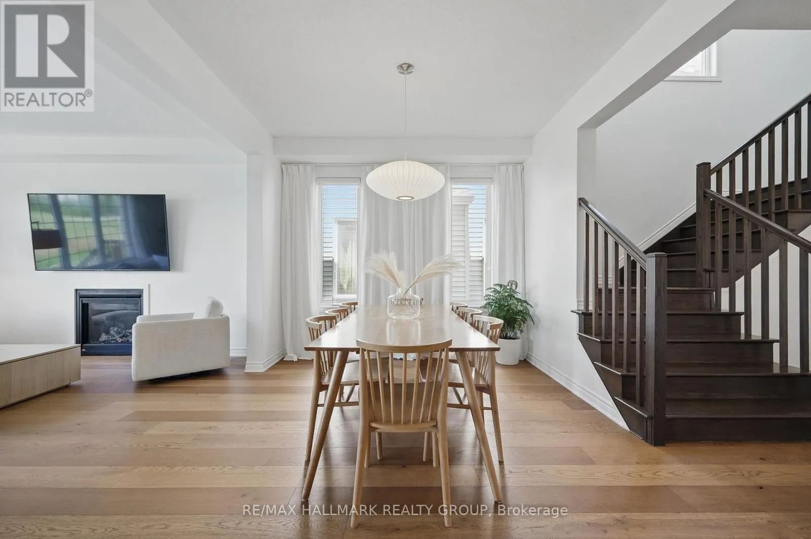 824 HENSLOW'S CIRCLE
