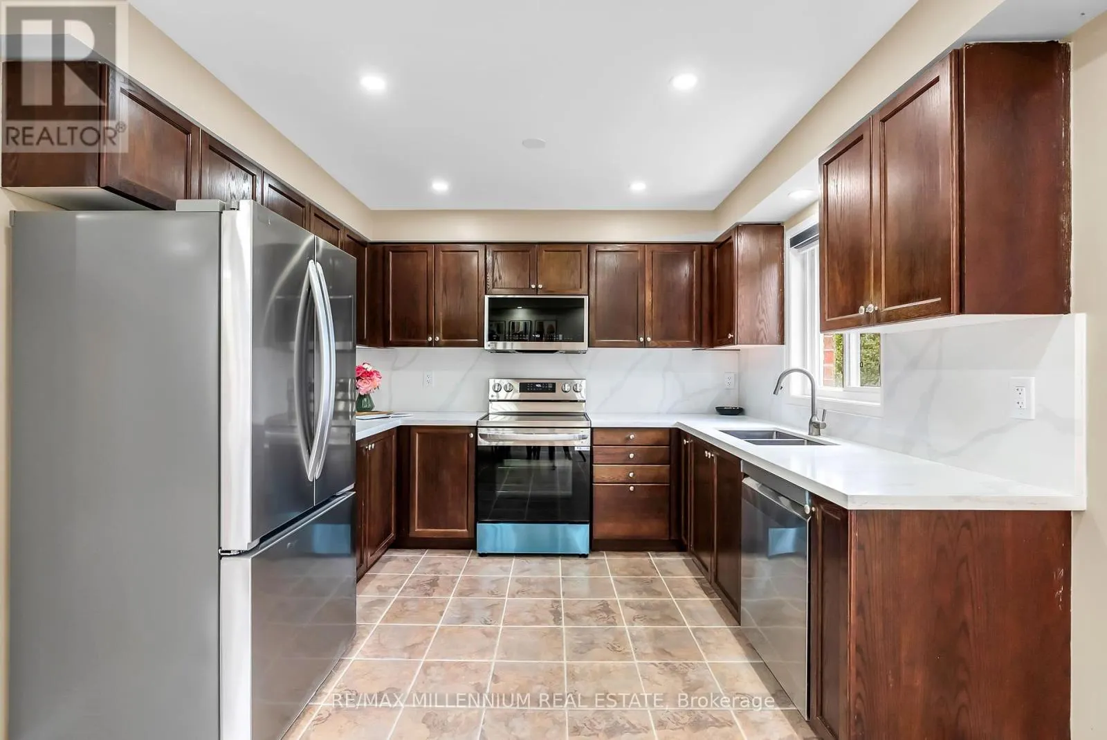 87 BLOOMINGTON DRIVE