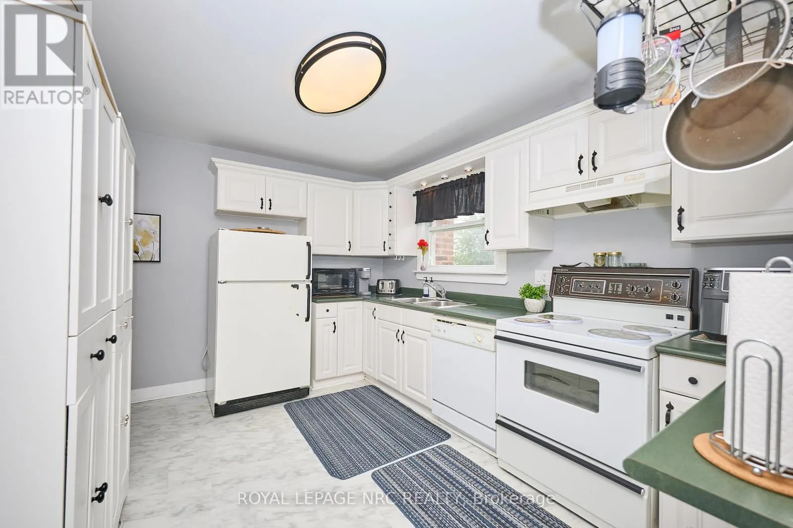 8 WOODBURN AVENUE