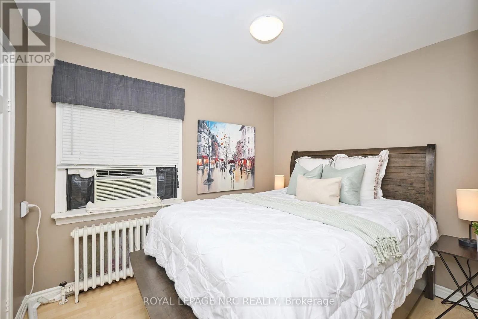 8 WOODBURN AVENUE
