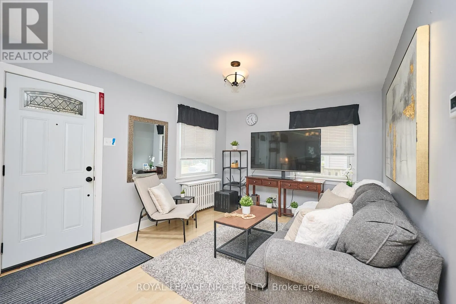 8 WOODBURN AVENUE