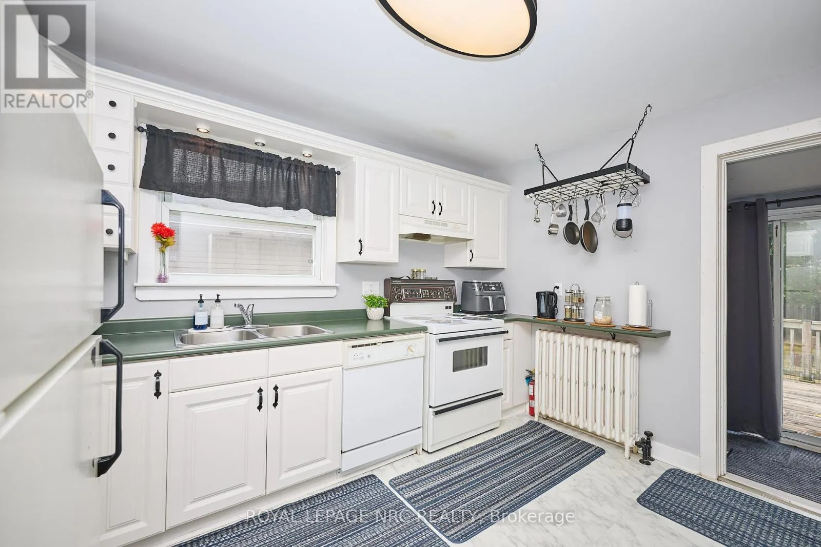 8 WOODBURN AVENUE