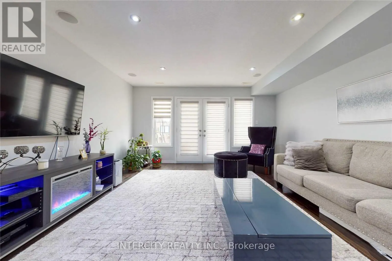 1A - 50 HOWE DRIVE