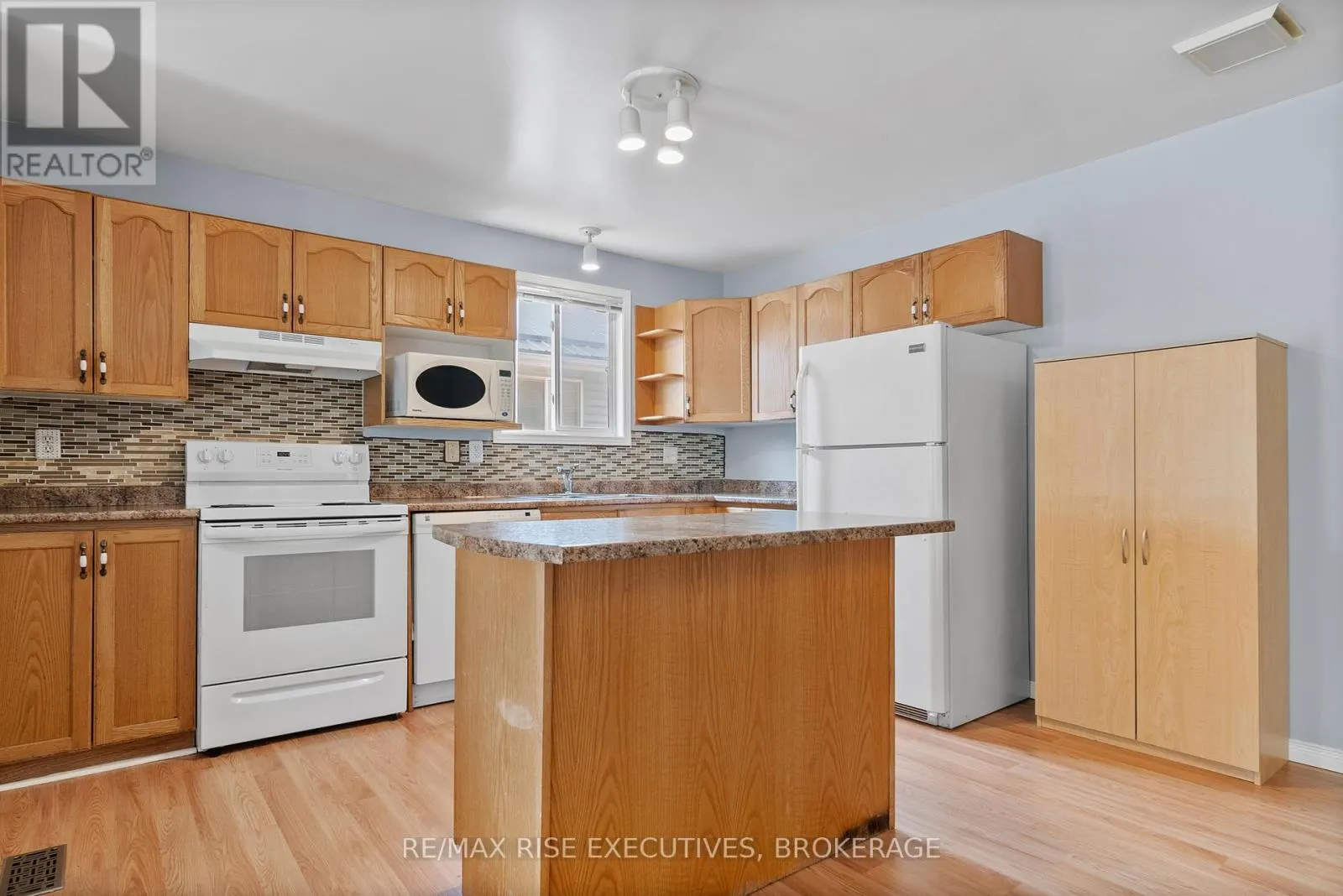 1279 BRACKENWOOD CRESCENT