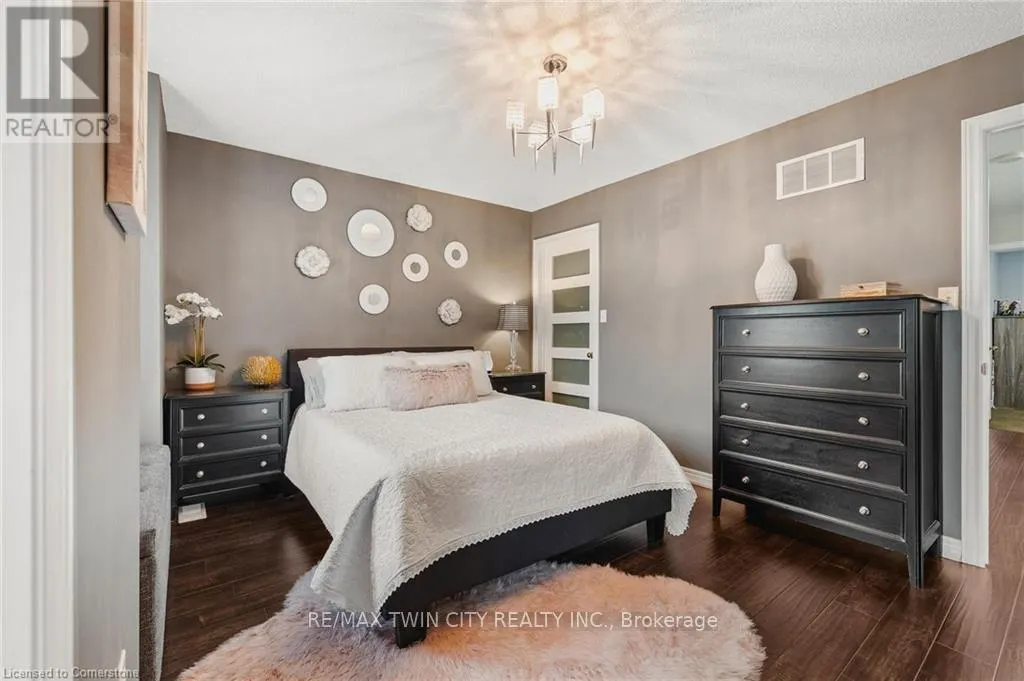 72 - 250 AINSLIE STREET S