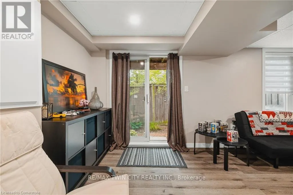 72 - 250 AINSLIE STREET S
