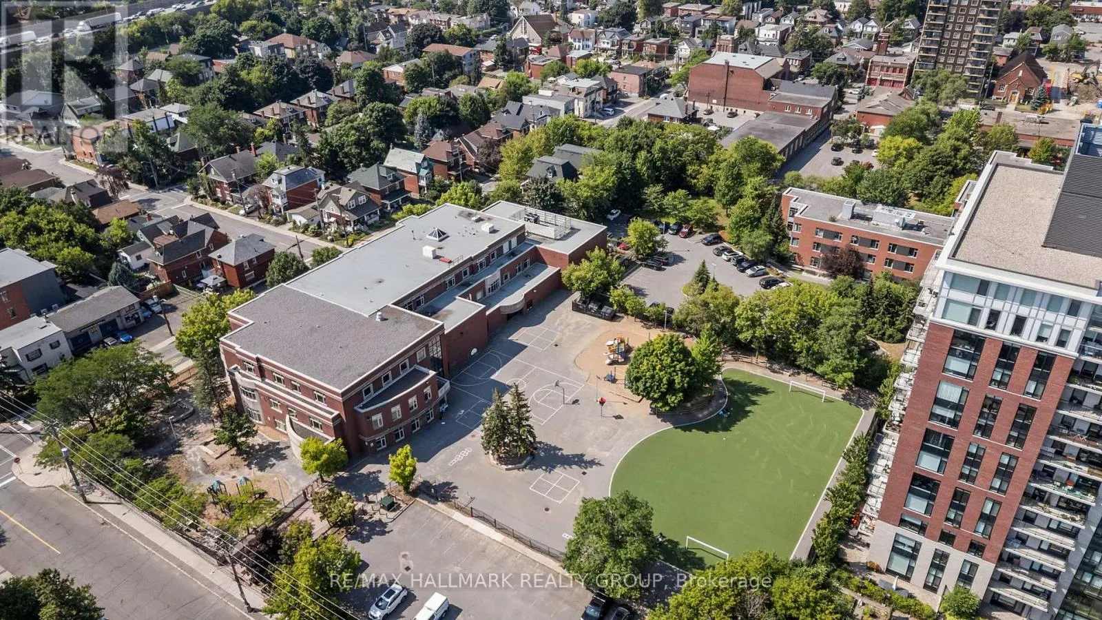 311 - 10 ROSEMOUNT AVENUE