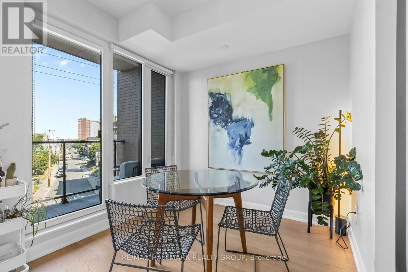 311 - 10 ROSEMOUNT AVENUE
